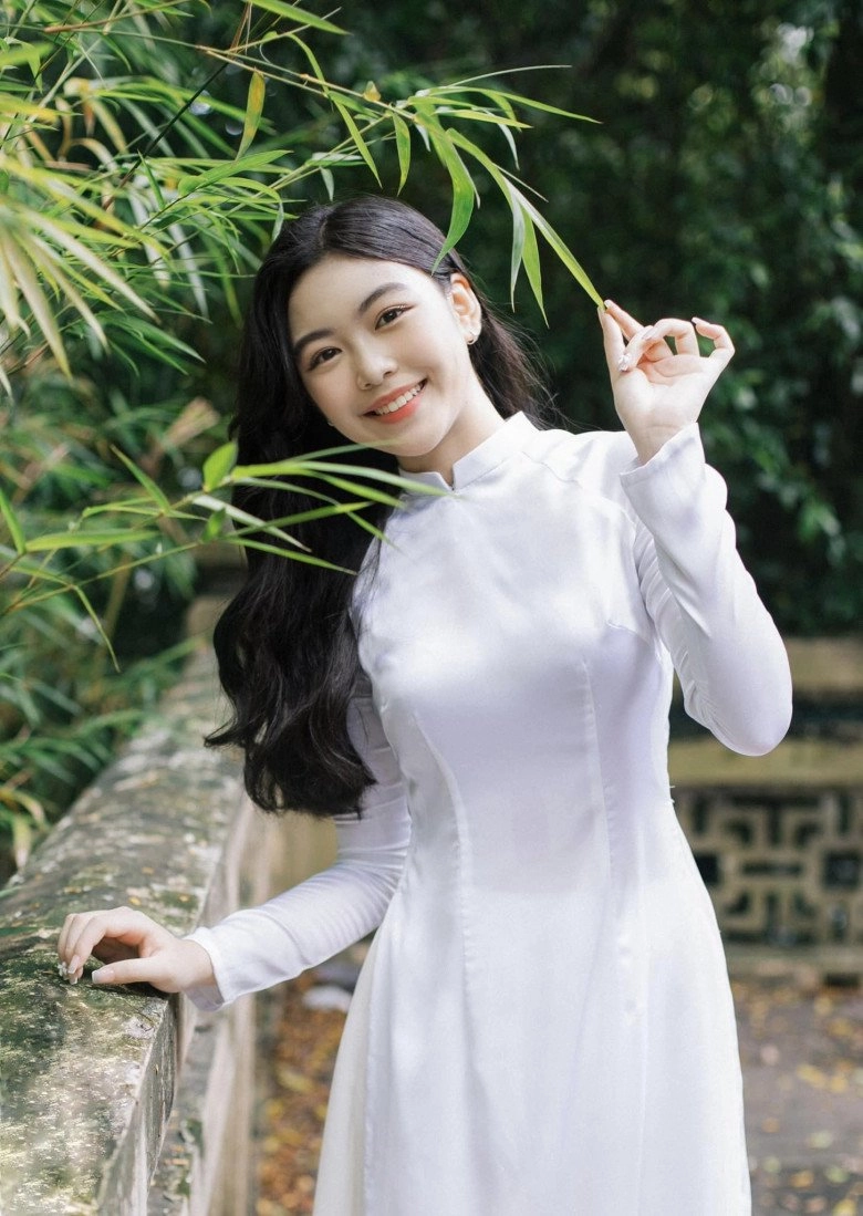 Con gái lớn của mc quyền linh hiếm hoi mặc áo hở bụng khoe chiếc eo cực phẩm tuổi 16 - 4