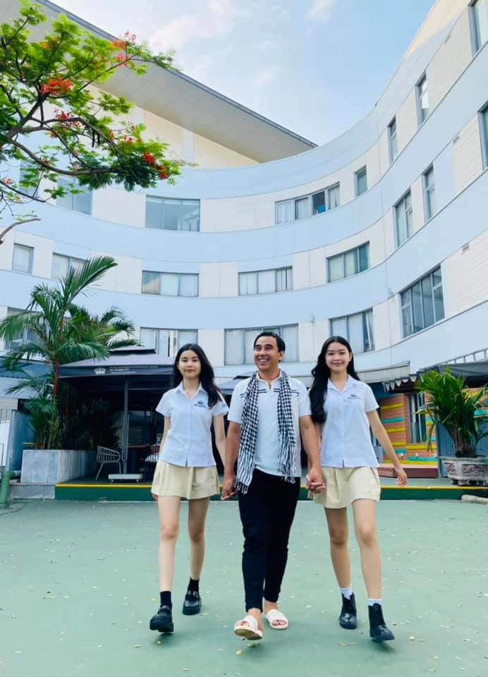 Con gái lớn của mc quyền linh hiếm hoi mặc áo hở bụng khoe chiếc eo cực phẩm tuổi 16 - 6