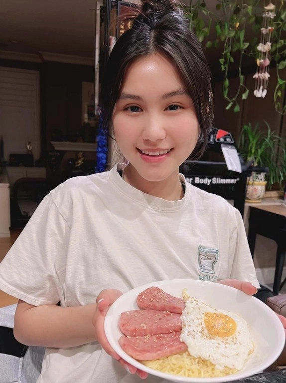 Con gái nsưt ngọc huyền vừa xinh vừa giỏi ở mỹ nhưng về việt nam có thể vào hội hoa hậu tương lai với con gái quyền linh - 4