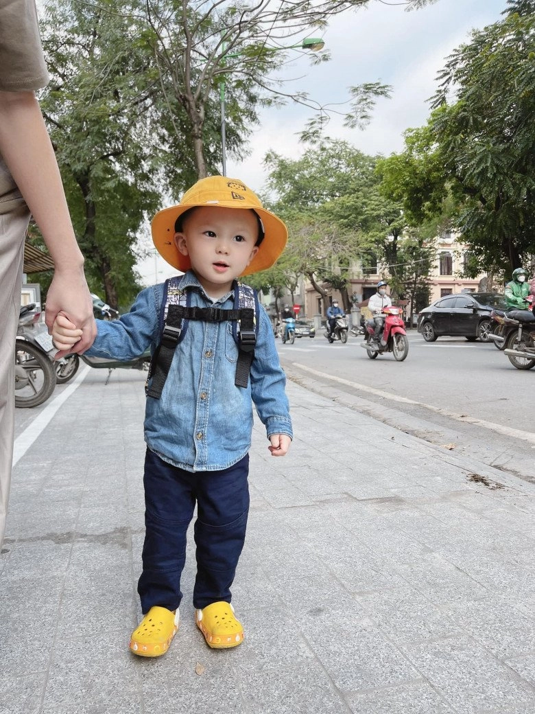 công chúa béo nhà cầu thủ duy mạnh đôi khi lôi thôi vẫn quyết không để con trai ăn mặc bèo - 13