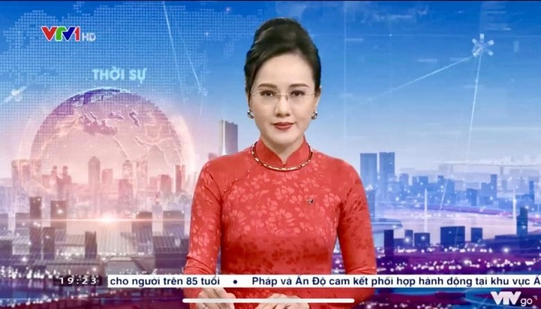 Cựu btv dẫn thời sự 19h mê diện đồ rộng thùng thình khi mặc váy bó sát vẫn đẹp miễn chê - 1