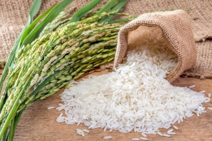 Đặt thùng gạo nhớ nguyên tắc 2 kín 1 đầy giúp tụ lộc gấp trăm cả năm no đủ - 1