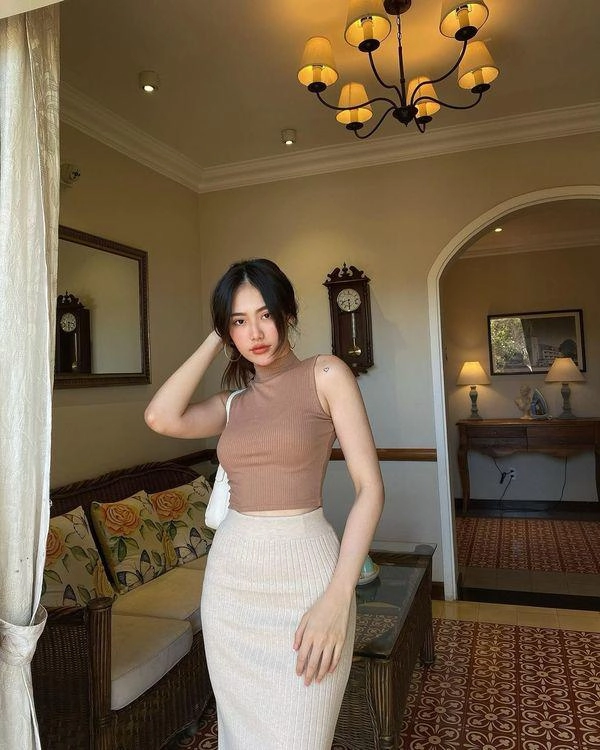 Diện váy bó sát khéo léo hot girl nha trang thu hút bởi vòng 3 căng tròn không phô phang - 7