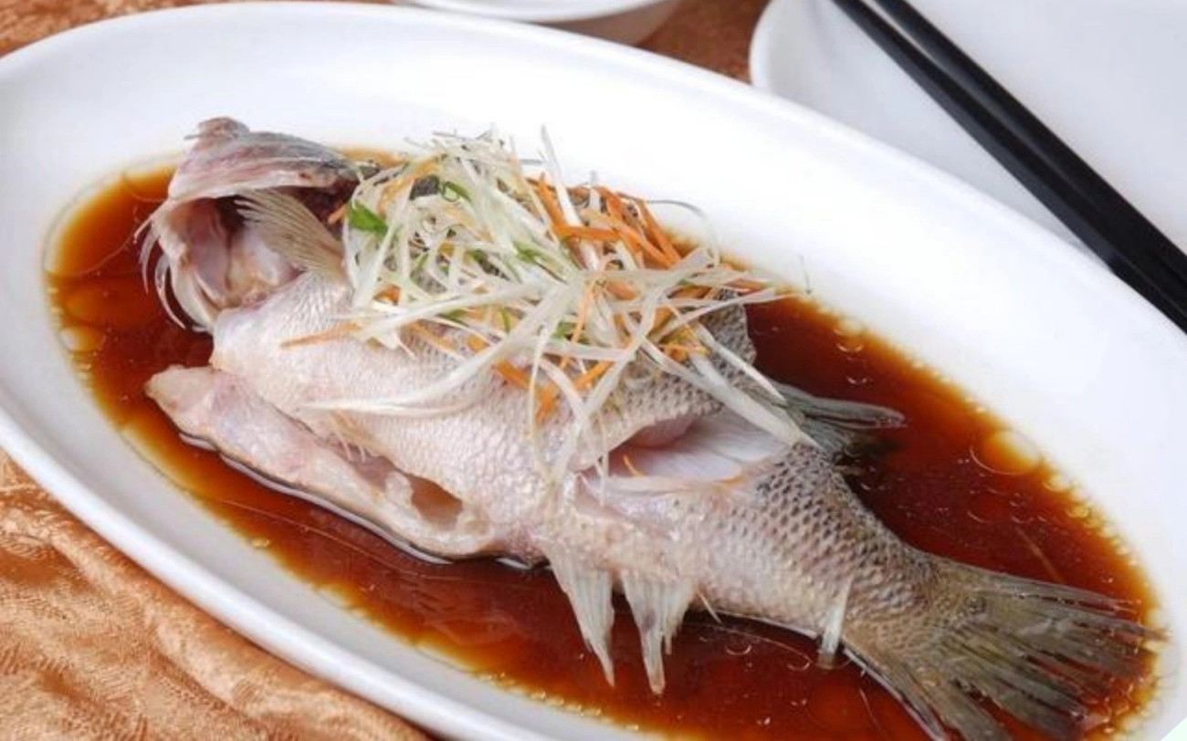 Hấp cá nên dùng nước lạnh hay nước nóng nhiều người làm sai cách chả trách cá tanh ngòm thịt bở không ngon - 2