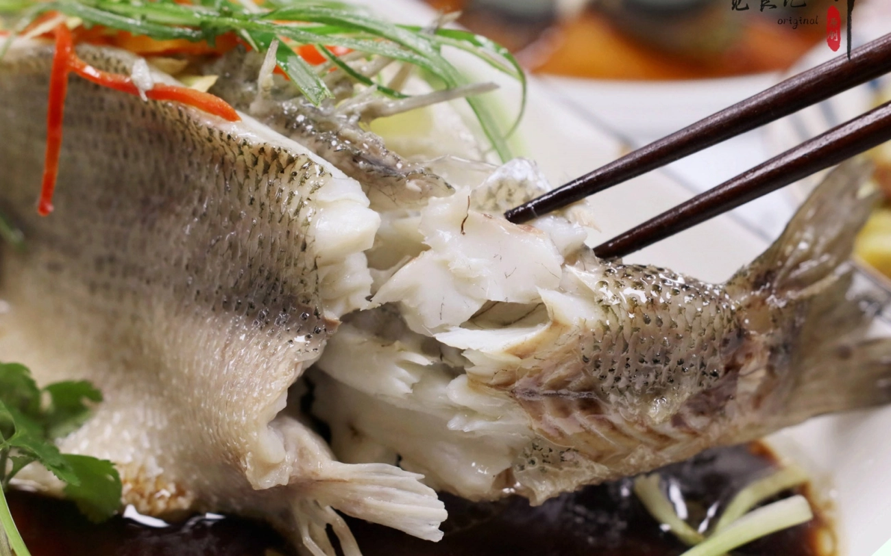 Hấp cá nên dùng nước lạnh hay nước nóng nhiều người làm sai cách chả trách cá tanh ngòm thịt bở không ngon - 15
