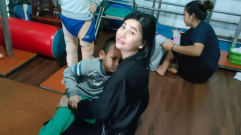 Hậu công khai ảnh cưới cát phượng tái xuất với gương mặt đơ cứng môi tều dân mạng đoán có tiêm chích nhẹ - 9