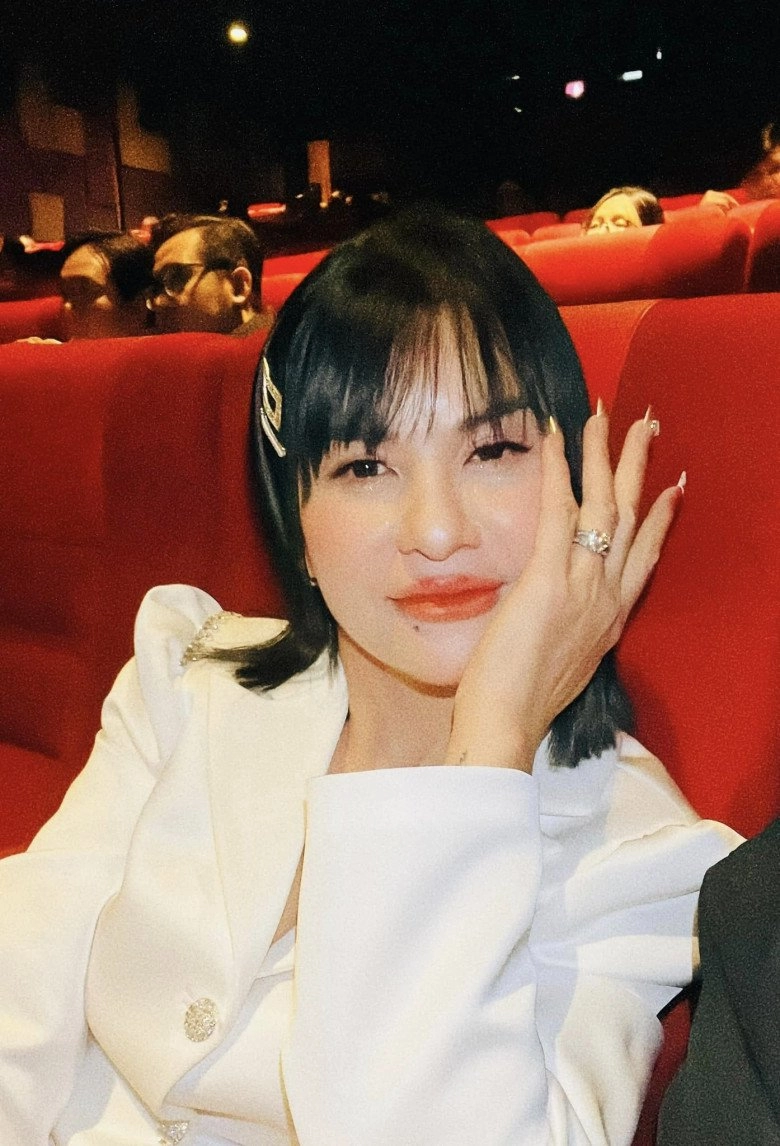 Hậu công khai ảnh cưới cát phượng tái xuất với gương mặt đơ cứng môi tều dân mạng đoán có tiêm chích nhẹ - 10