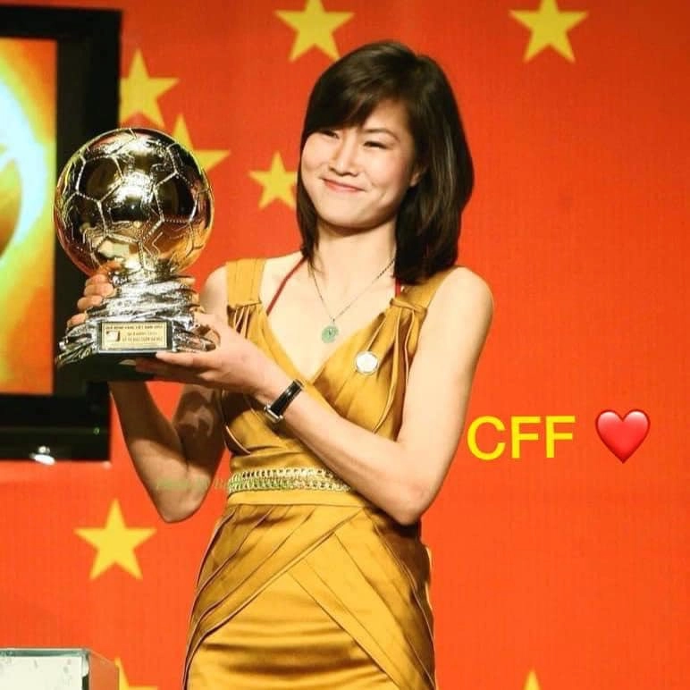 hoa khôi làng bóng ngọc châm thay dàn hotgirl world cup đẹp rực rỡ vẫn mong khán giả thông cảm vì đôi chân sẹo - 2