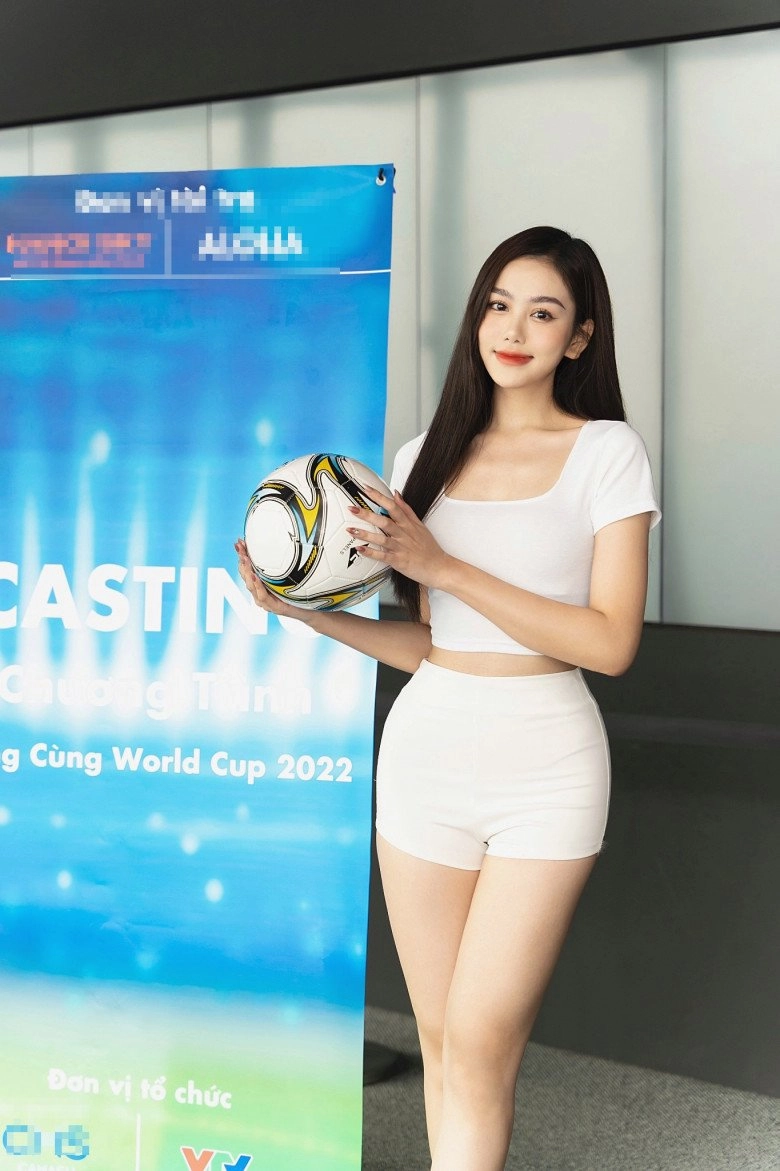 Hoa khôi thủ đô cổ vũ world cupmặt xinh dịu hiền nhưng từng táo bạo mặc đồ khiêm tốn vải - 1