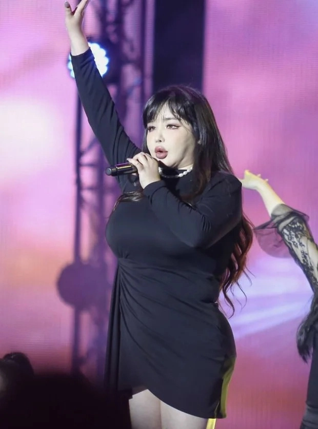 Idol vạn người mê park bom xuất hiện mũm mĩm gương mặt khác lạ khiến fans ruột nhận khó ra - 4