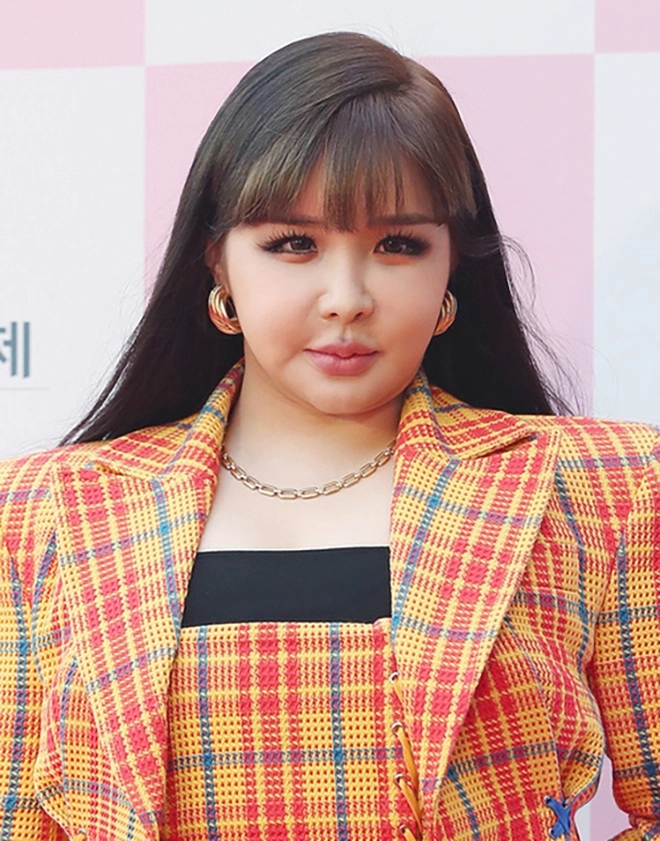 Idol vạn người mê park bom xuất hiện mũm mĩm gương mặt khác lạ khiến fans ruột nhận khó ra - 9