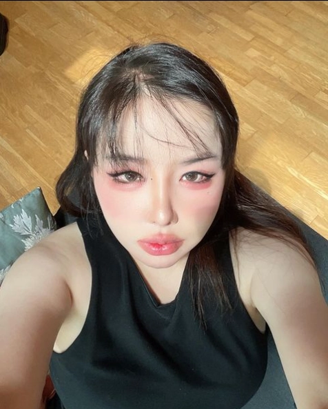 Idol vạn người mê park bom xuất hiện mũm mĩm gương mặt khác lạ khiến fans ruột nhận khó ra - 12