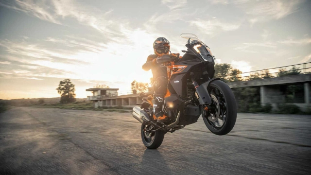 Ktm 1290 super adventure s 2023 đã sẵn sàng chinh phục những dặm đường - 1