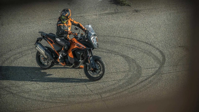 Ktm 1290 super adventure s 2023 đã sẵn sàng chinh phục những dặm đường - 12