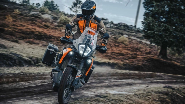 Ktm 890 adventure 2023 được cập nhật hệ thống treo và thân xe mới - 1