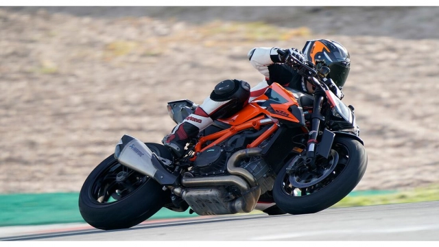 Ktm đang triệu hồi tất cả 1290 super duke r vì lỗi dây điện phía sau - 3