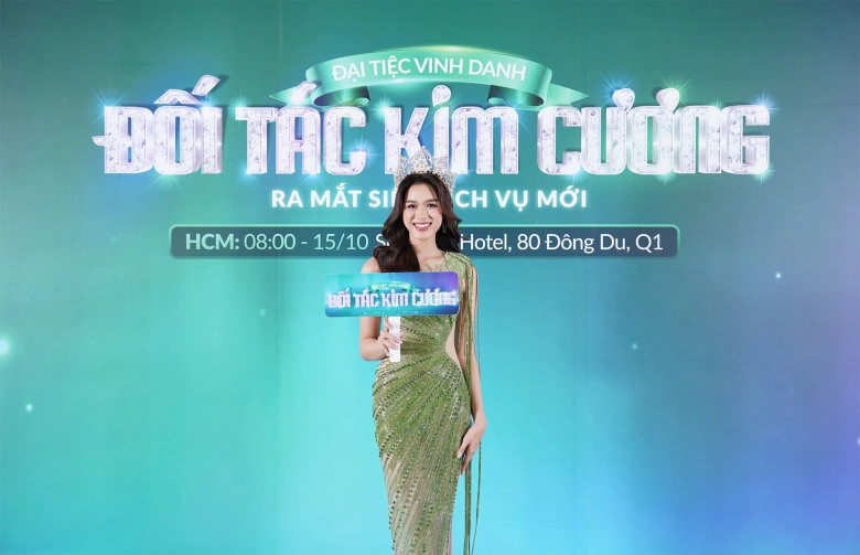 Loạt sao việt quy tụ khuấy động tại đại tiệc của thu cúc - 2