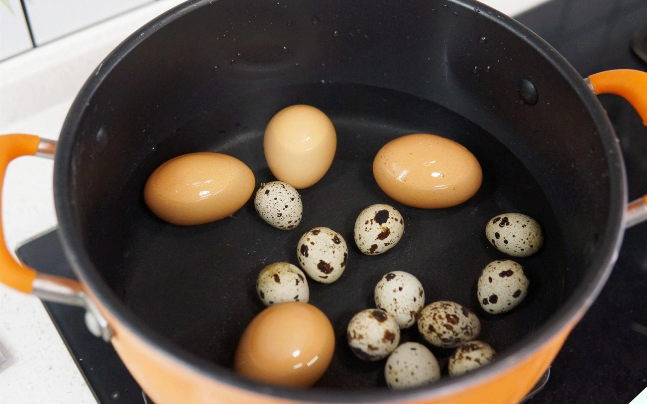 Luộc trứng theo cách này nguy hại khôn lường nhiều người việt không biết cứ tưởng thế là tốt - 8