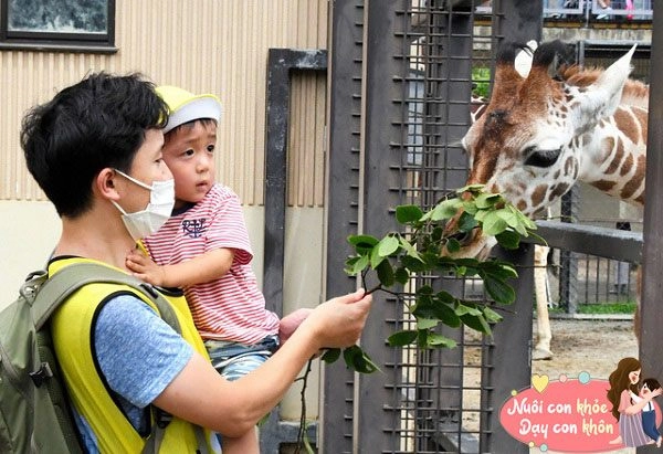 Mẹ làm 1 trong 4 điều này để con tự tin thể hiện bản thân thành người xuất sắc khi lớn - 7