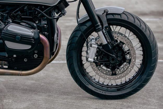 Một chiếc bmw rninet độ cafe racer của deus - 7