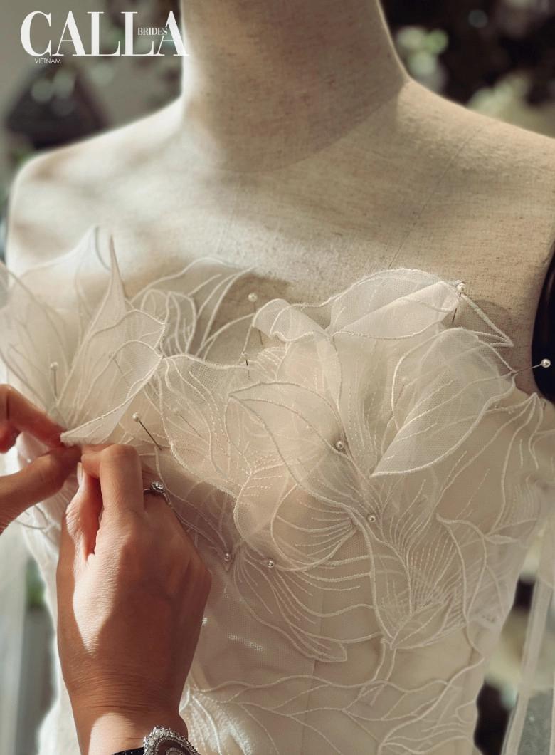 Ngắm trọn nét đẹp tinh khôi của hoa hậu đỗ mỹ linh trong thiết kế váy cưới đặc biệt từ calla bridal - 6