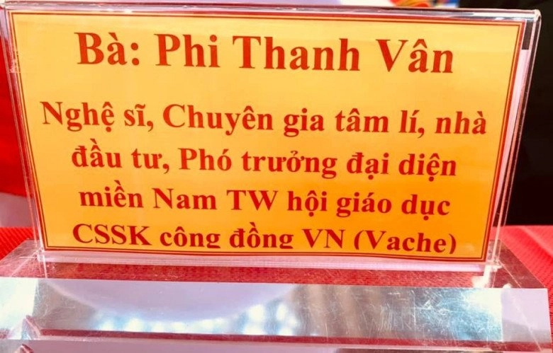 Nhận không ra phi thanh vân khi đến trường con trai sau loạt hình ảnh bị tuýt còi vì phản cảm - 6