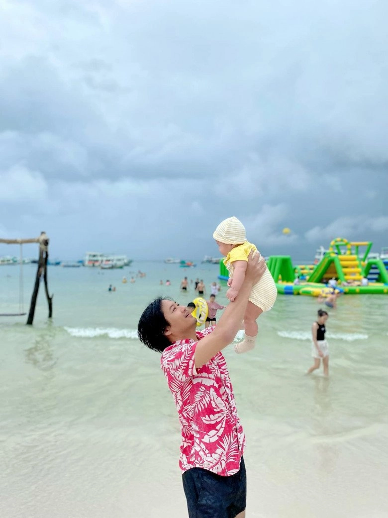 Nữ đại gia sinh con đầu lòng với quý bình hiếm hoi chia sẻ cảnh bên con sơ sinh tuổi u50 - 8
