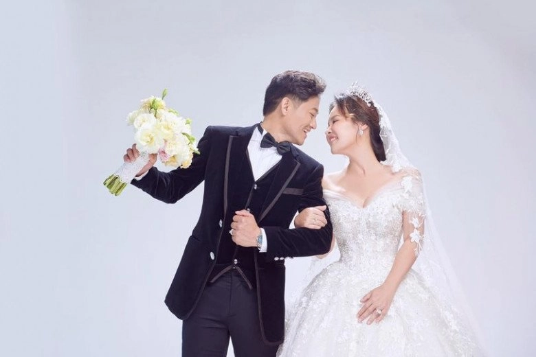 Nữ đại gia sinh con đầu lòng với quý bình hiếm hoi chia sẻ cảnh bên con sơ sinh tuổi u50 - 14