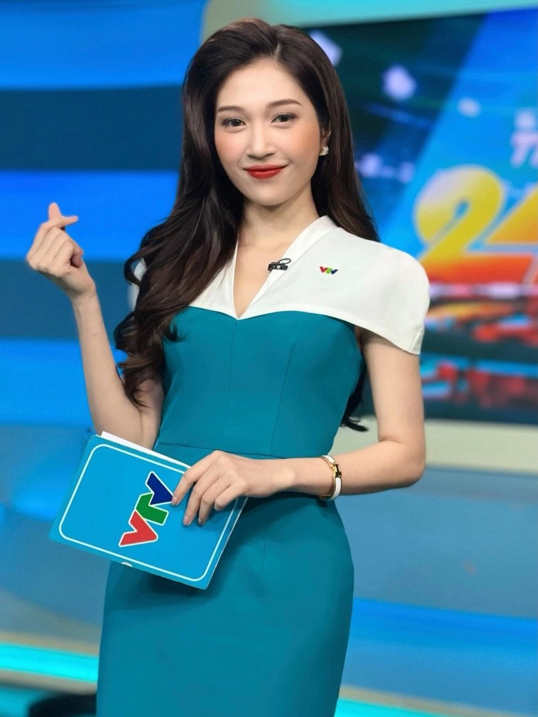 Nữ mc vtv bình luận world cup mặc trang nhã kín đáo vẫn được vạn người mê mệt - 4