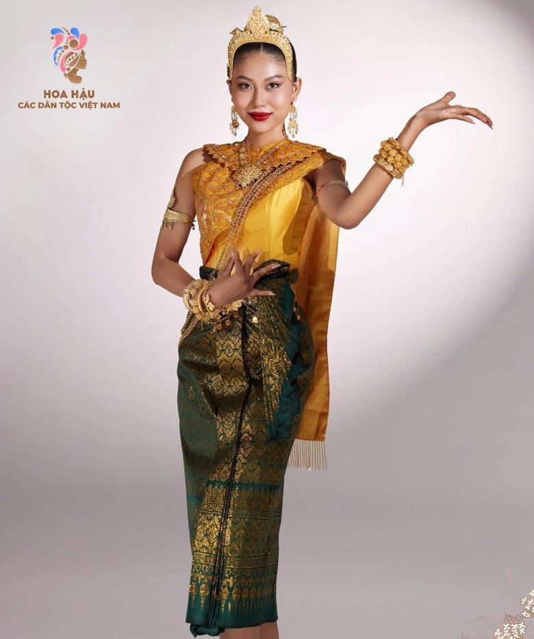 Nữ sinh khmer được trương ngọc ánh trao vương miện mặc đồ dân tộc đẹp rạng ngời - 4