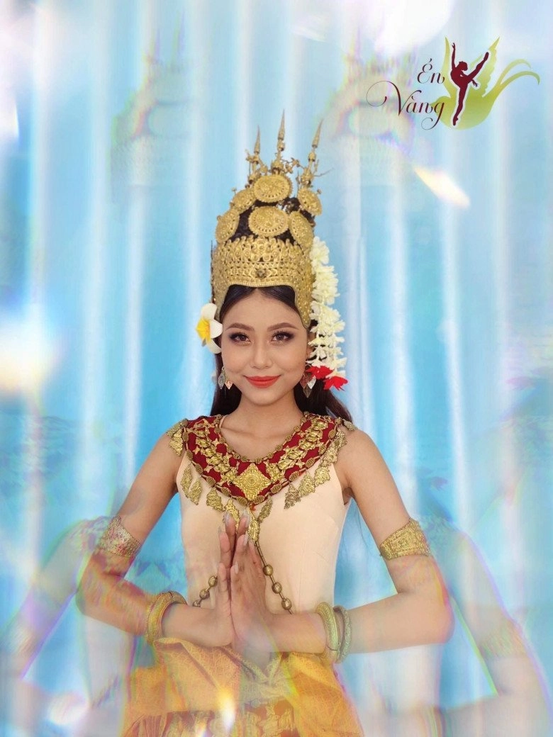 Nữ sinh khmer được trương ngọc ánh trao vương miện mặc đồ dân tộc đẹp rạng ngời - 5