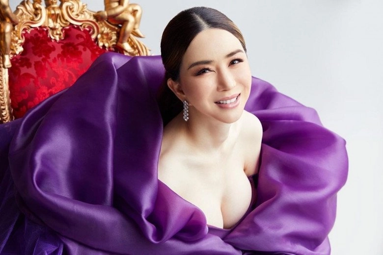 Nữ tỷ phú đẹp nhất thái lan mua đứt miss universe có 2 con xinh không ai nghĩ chuyển giới - 4