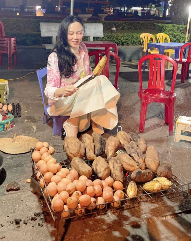 Phát hiện cô nướng bắp bên vệ đường mặc đồ sang chảnh như công chúa bóc giá phỏng tay - 2