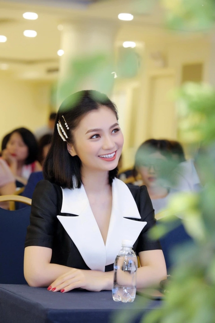 Rời showbiz người đẹp san của hoa hồng bên ngực trái viên mãn bên chồng tự hào khoe con thông minh học giỏi - 1