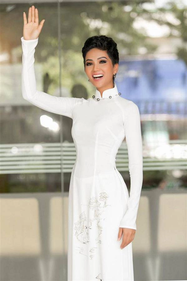 Sau gần 1 năm đăng quang hhen niê lúc nào cũng xinh đẹp lộng lẫy trừ lần này - 9