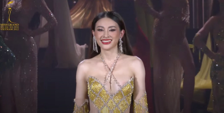 Sự cố chung kết miss grand vietnam hà kiều anh vồ ếch thí sinh lộ miếng dán ngực trên sóng trực tiếp - 3