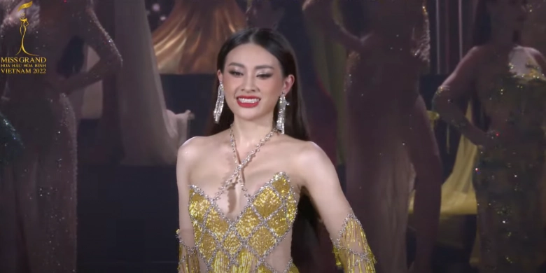 Sự cố chung kết miss grand vietnam hà kiều anh vồ ếch thí sinh lộ miếng dán ngực trên sóng trực tiếp - 4