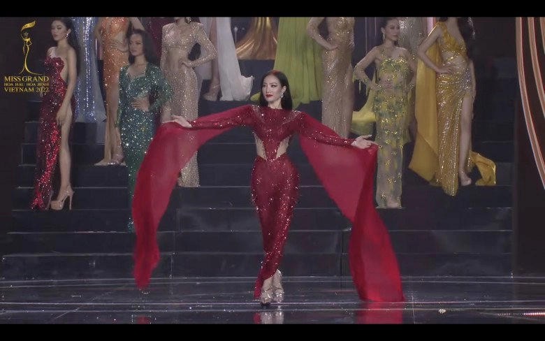 Sự cố chung kết miss grand vietnam hà kiều anh vồ ếch thí sinh lộ miếng dán ngực trên sóng trực tiếp - 11