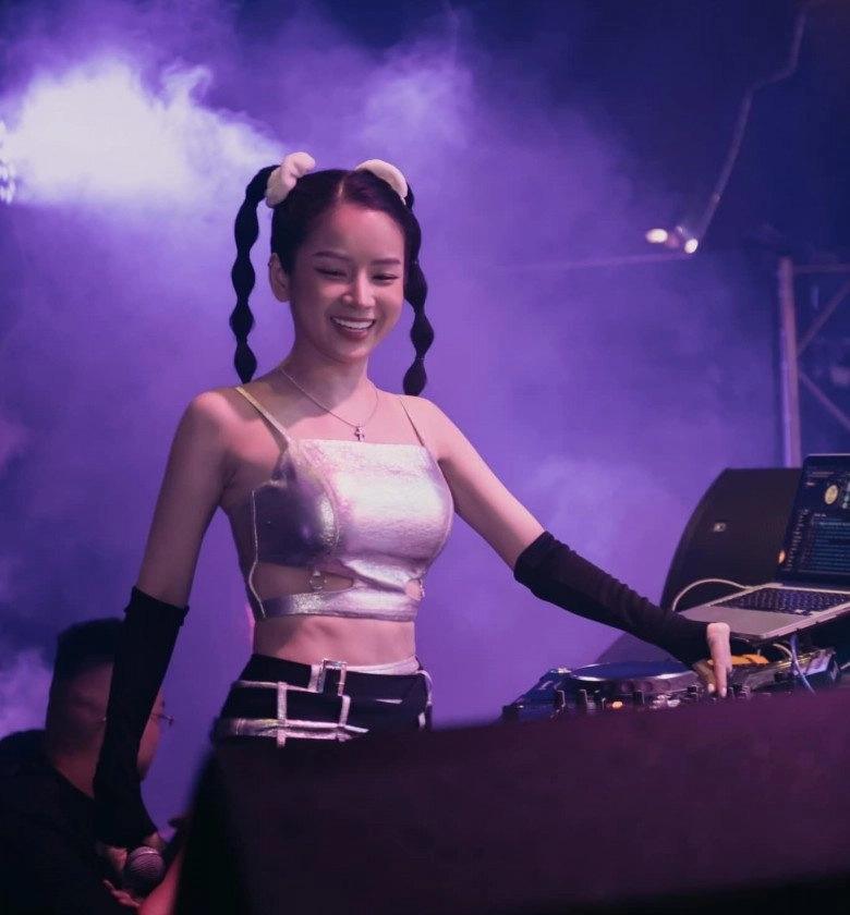 Thất tình đi sửa mũi tại một tiệm nhỏ dj xinh nhất đà nẵng khóc 7 ngày 7 đêm vì người nhà không nhận ra - 1