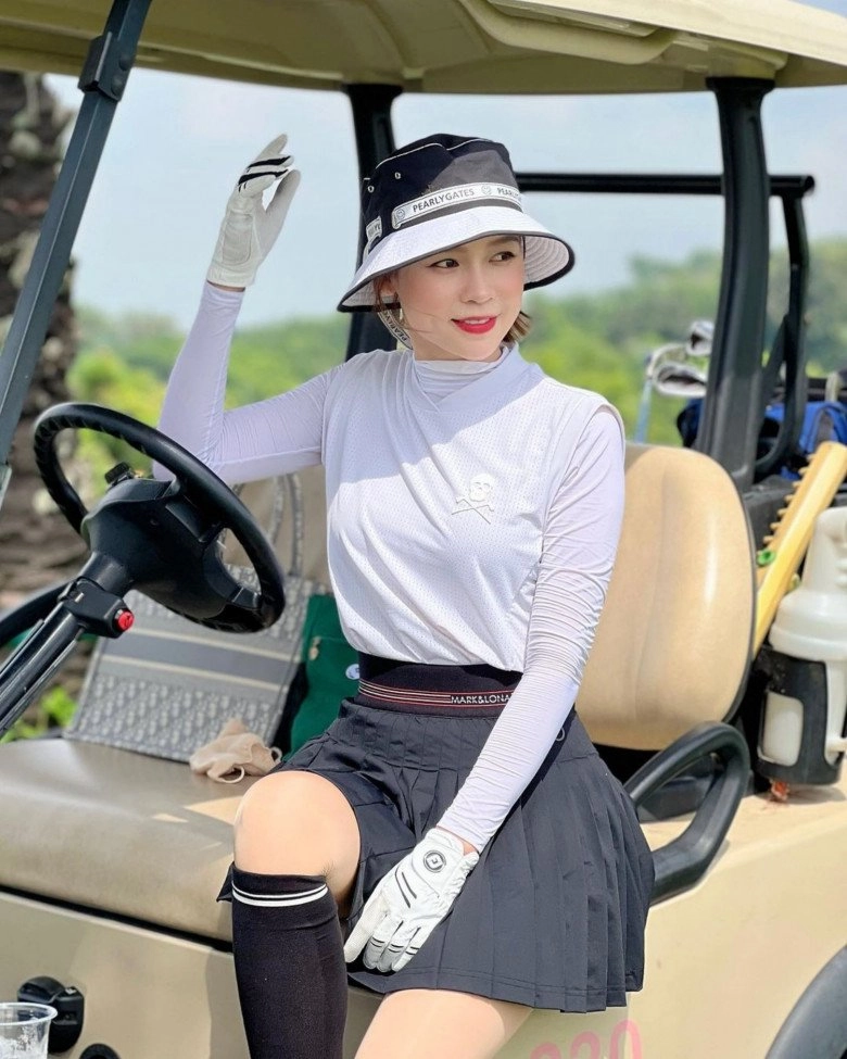 Thời trang đánh golf của hotgirl sam xinh hơn hiền hồ đắt hơn hoa hậu đẳng cấp đại gia tài sản 50 tỷ - 4