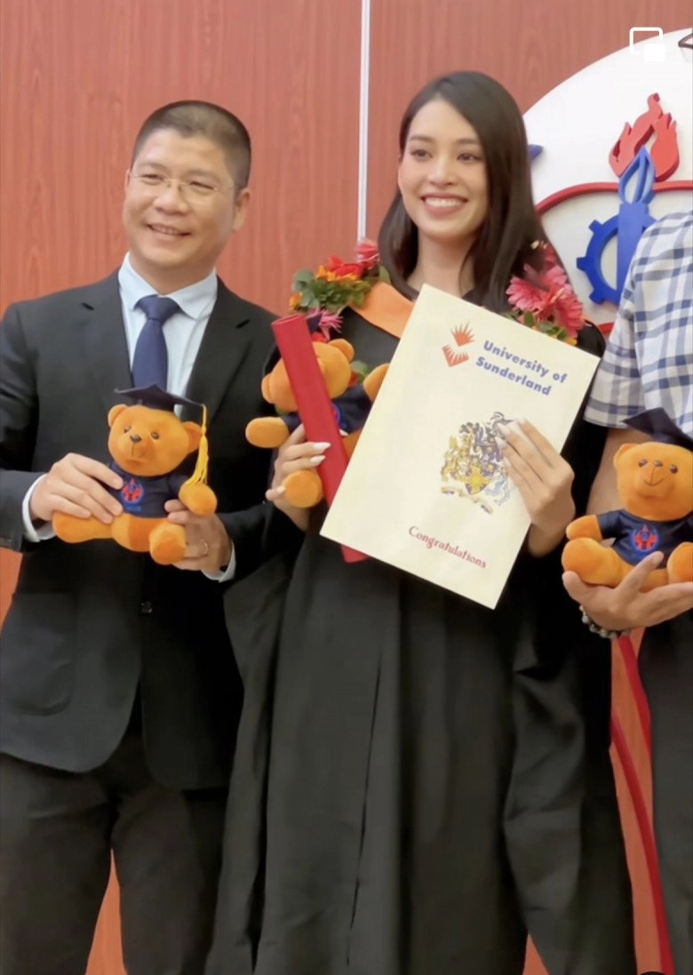 Tiểu vy ngày tốt nghiệp đại học bùng nổ nhan sắc chấp ảnh chụp lén đi giày bệt vẫn cao nhất lớp - 1