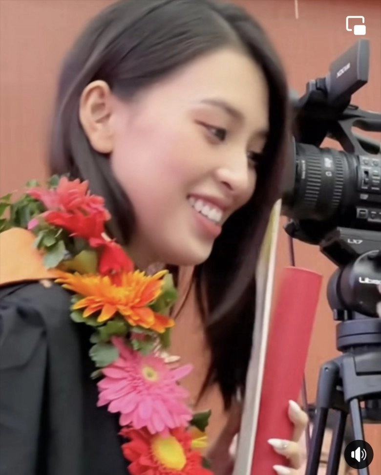 Tiểu vy ngày tốt nghiệp đại học bùng nổ nhan sắc chấp ảnh chụp lén đi giày bệt vẫn cao nhất lớp - 4