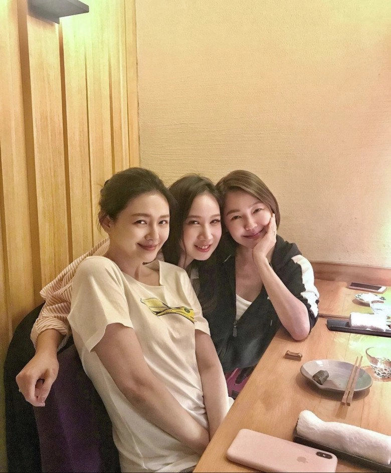Từ hy viên lấy chồng lần 2 vẫn trẻ như thời đóng vườn sao băng chống nắng cả trong lẫn ngoài - 5