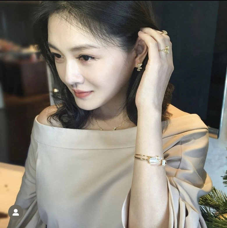 Từ hy viên lấy chồng lần 2 vẫn trẻ như thời đóng vườn sao băng chống nắng cả trong lẫn ngoài - 6