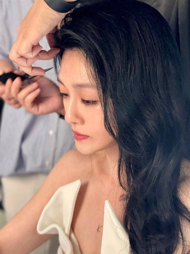 Từ hy viên lấy chồng lần 2 vẫn trẻ như thời đóng vườn sao băng chống nắng cả trong lẫn ngoài - 8