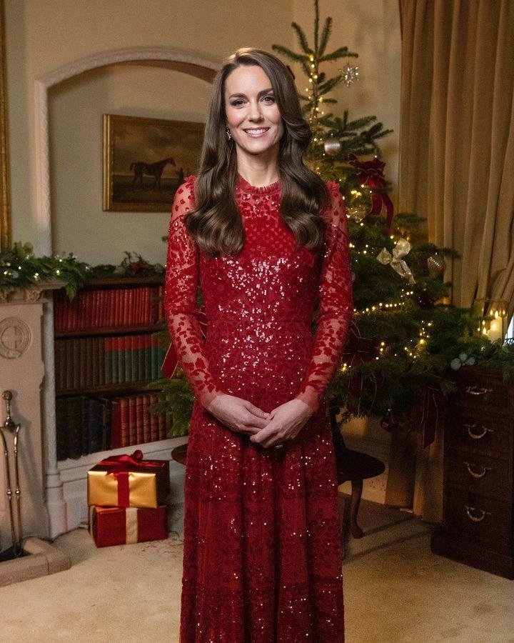 Tung ảnh giáng sinh kate middleton mắc lỗi thời trang khó hiểu eo mất hút như thể có tin vui - 1