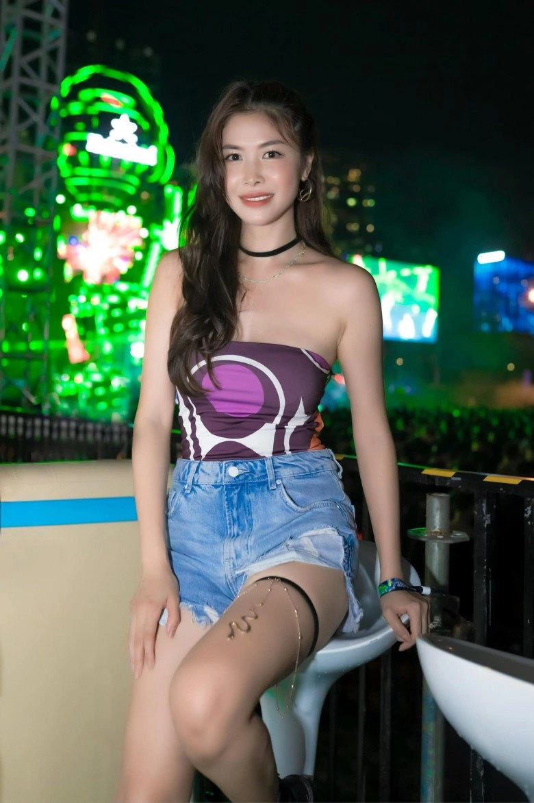 Vợ hotgirl của đăng khôi 17 năm sinh 2 con vẫn đẹp mơn mởn chồng không cản còn ủng hộ mặc hở - 5