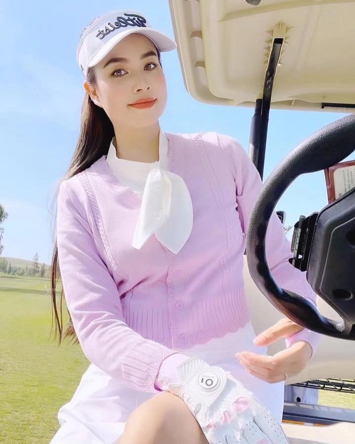 Yukina - bộ sản phẩm mờ nám nhật bản giúp phạm hương tự tin chơi golf dưới nắng - 1