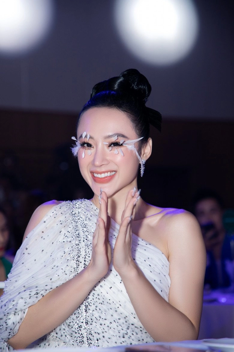 Angela phương trinh đính lông vũ lên mắt nghe chuyện hậu trường ai cũng thấy toát mồ hôi - 4