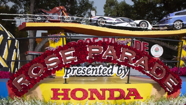 Chiếc mô tô điện đầu tiên của honda đã được tiết lộ tại cuộc diễu hành hoa hồng - 7
